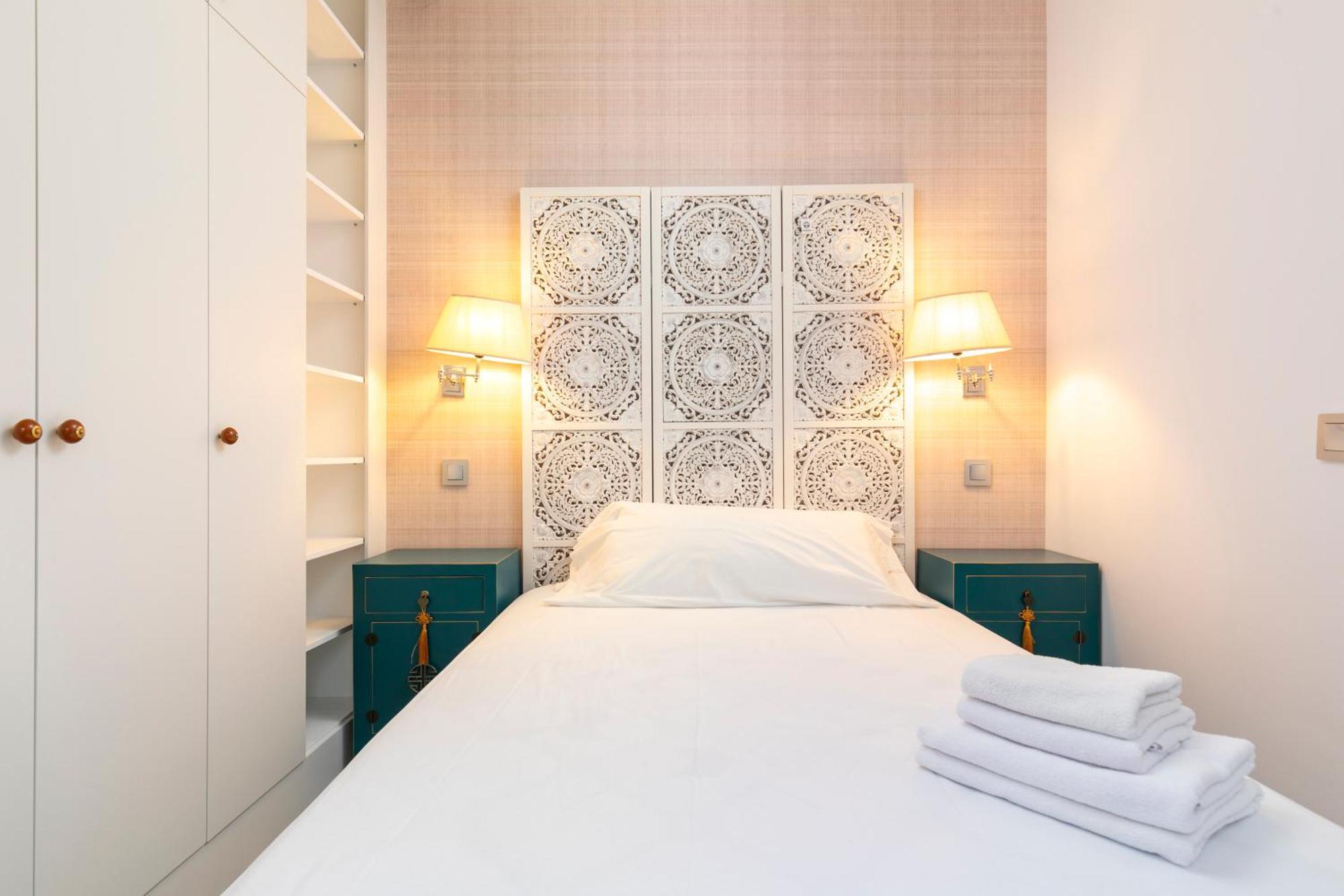Plaza De Castilla Apartments Madrid Exterior photo